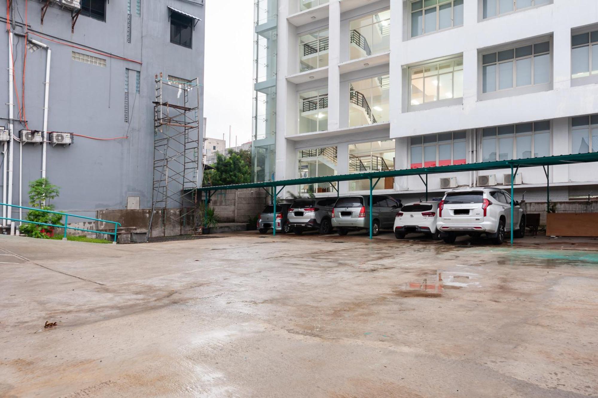 Sans Hotel Suryakencana Bogor Exterior foto